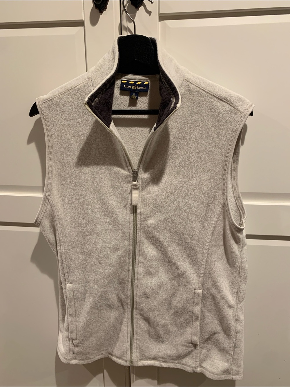 Club Room Men's Cream Full-Zip Fleece Vest with Contrast Collar